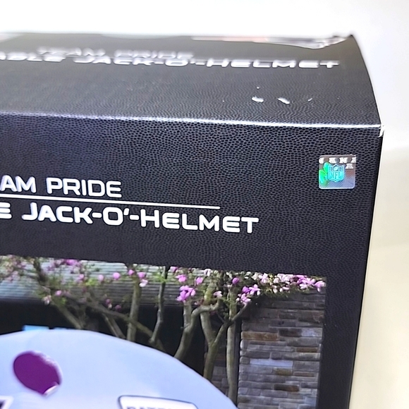 NFL Patriots Inflatable Jack O Helmet.New in Box. Lights up.Self inflates - Picture 2 of 7